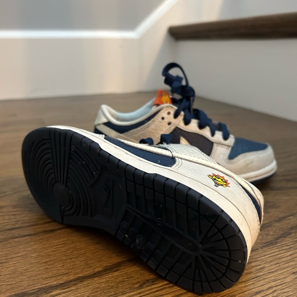 Nike Dunk Low GS UV Reactive Photon Dust Midnight Navy
Size 12c - Picture 2 of 2